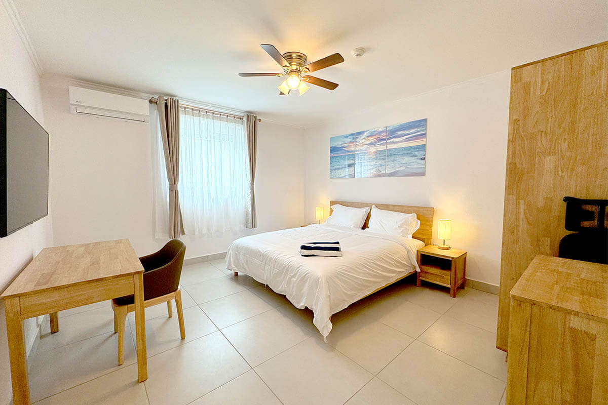 One-Bedroom, One-Bathroom Apartment with King Bed